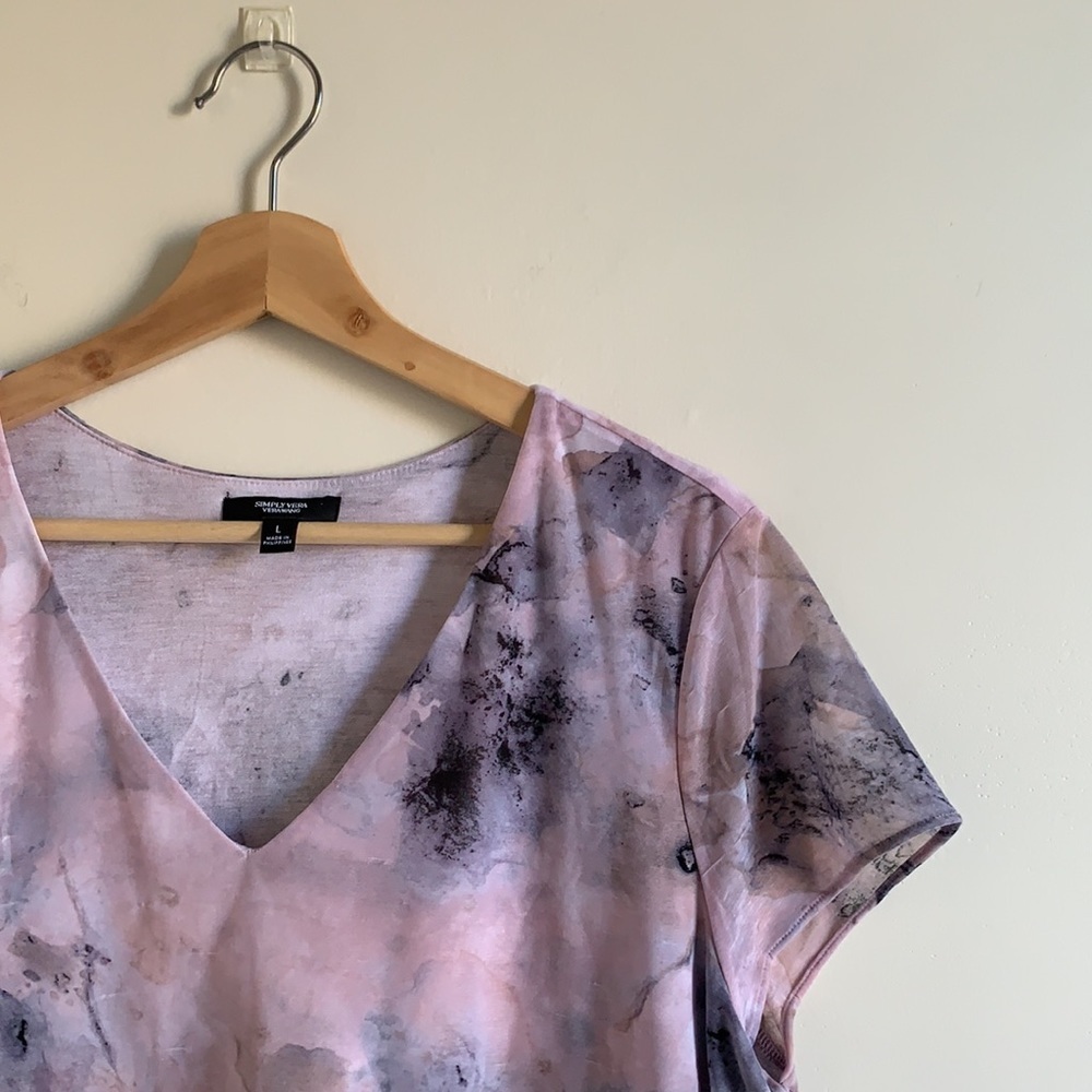 Simply Vera Wang Lavender Watercolor Marble Short Sleeve Top